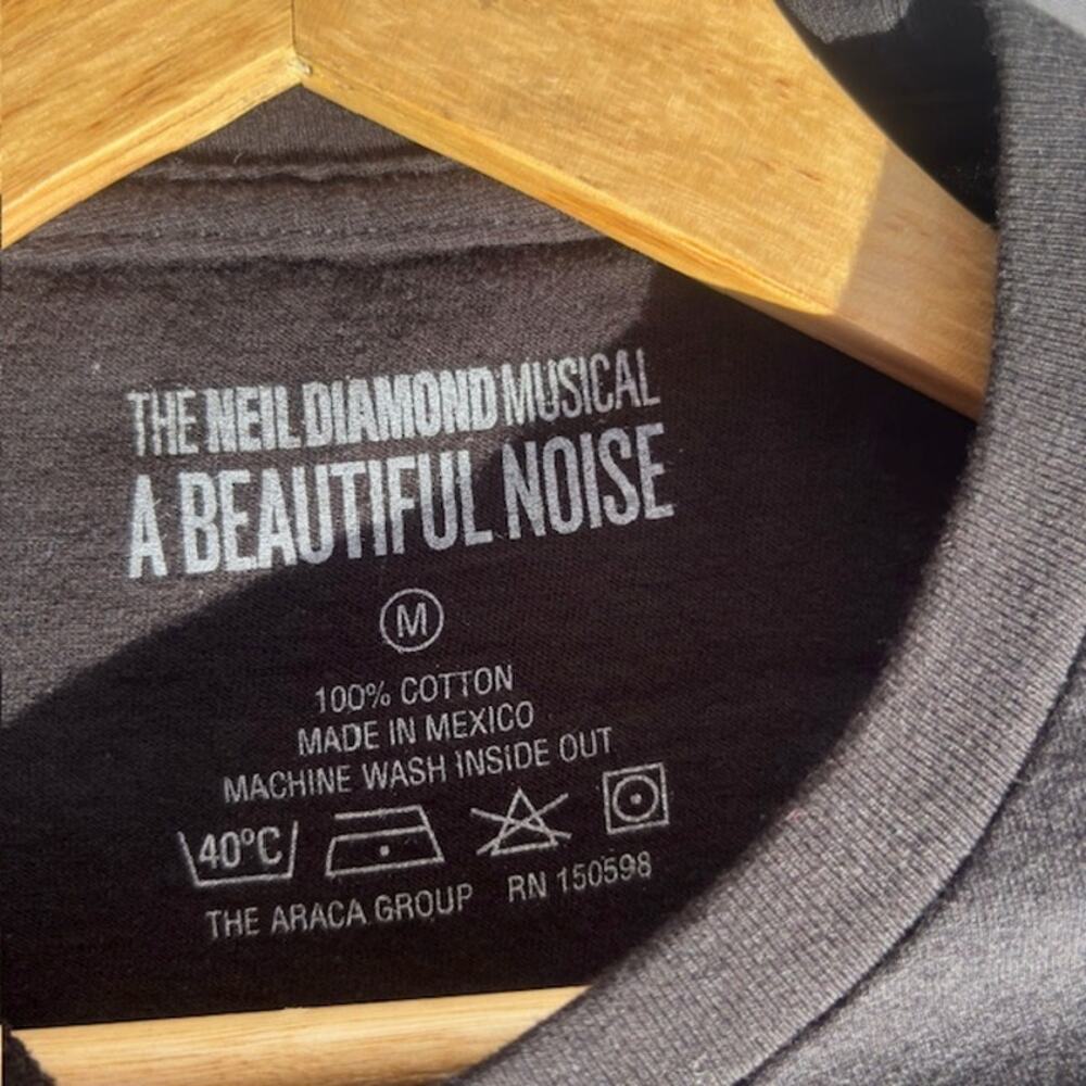 Pre-owned Neil Diamond Musical A Beautiful Noise Broadway T-Shirt - Adult Size M - Picture 8 of 10